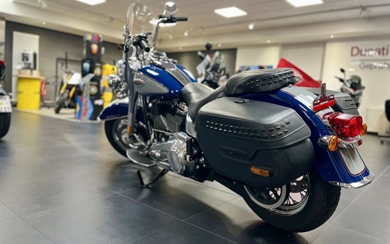 Gebrauchtmotorrad Harley-Davidson Softail Heritage Classic 114 FLHCS - Bild 4