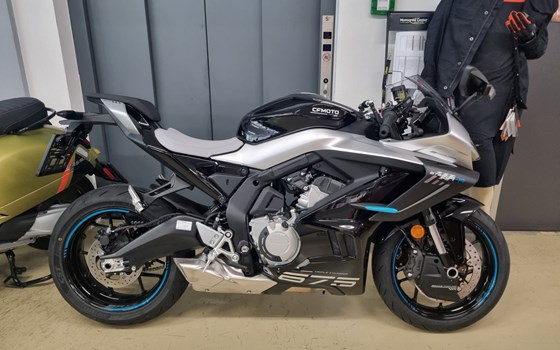 Gebrauchtmotorrad CFMOTO 675SR-R - Bild 1 Gebrauchtmotorrad CFMOTO 675SR-R - Bild 1