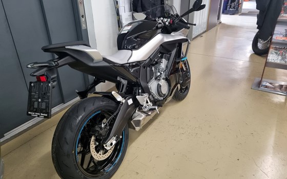 Gebrauchtmotorrad CFMOTO 675SR-R - Bild 3 Gebrauchtmotorrad CFMOTO 675SR-R - Bild 3