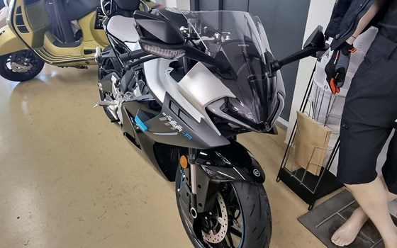 Gebrauchtmotorrad CFMOTO 675SR-R - Bild 2 Gebrauchtmotorrad CFMOTO 675SR-R - Bild 2