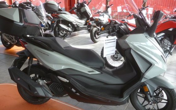 Gebrauchtmotorrad Honda Forza 125 - Bild 1