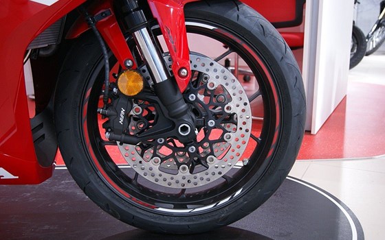 Gebrauchtmotorrad Honda CBR650R - Bild 3 Gebrauchtmotorrad Honda CBR650R - Bild 3