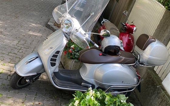 Gebrauchtmotorrad Vespa GTS 300 i.e. 70. Anniversary - Bild 1 Gebrauchtmotorrad Vespa GTS 300 i.e. 70. Anniversary - Bild 1