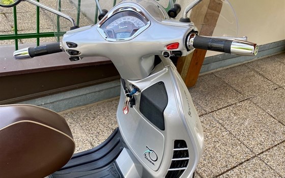 Gebrauchtmotorrad Vespa GTS 300 i.e. 70. Anniversary - Bild 10 Gebrauchtmotorrad Vespa GTS 300 i.e. 70. Anniversary - Bild 10