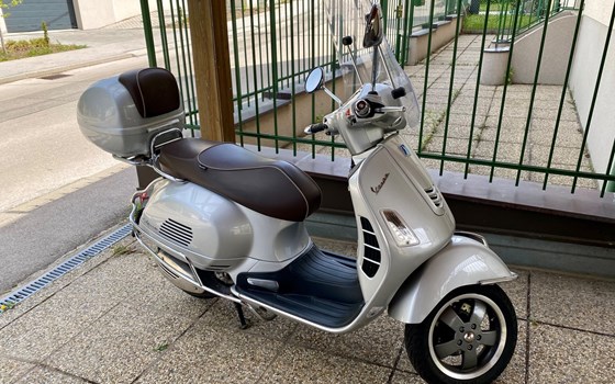 Gebrauchtmotorrad Vespa GTS 300 i.e. 70. Anniversary - Bild 12 Gebrauchtmotorrad Vespa GTS 300 i.e. 70. Anniversary - Bild 12