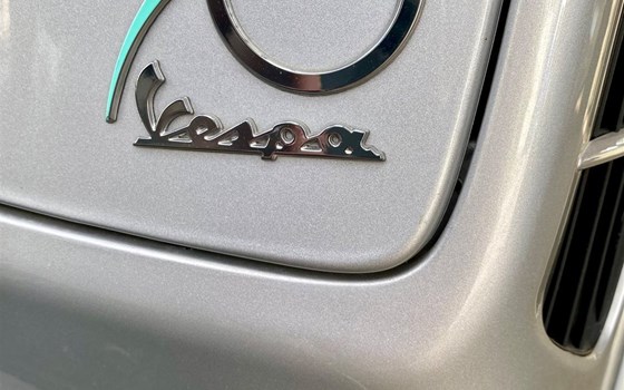 Gebrauchtmotorrad Vespa GTS 300 i.e. 70. Anniversary - Bild 15