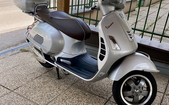 Gebrauchtmotorrad Vespa GTS 300 i.e. 70. Anniversary - Bild 16 Gebrauchtmotorrad Vespa GTS 300 i.e. 70. Anniversary - Bild 16