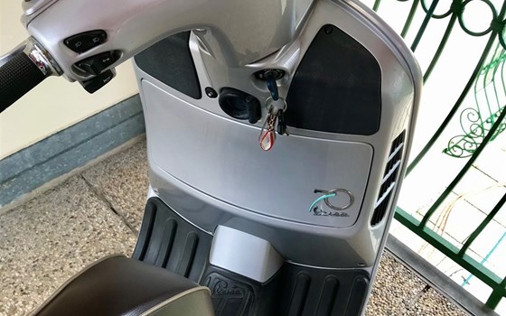 Gebrauchtmotorrad Vespa GTS 300 i.e. 70. Anniversary - Bild 5