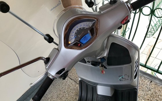 Gebrauchtmotorrad Vespa GTS 300 i.e. 70. Anniversary - Bild 6 Gebrauchtmotorrad Vespa GTS 300 i.e. 70. Anniversary - Bild 6