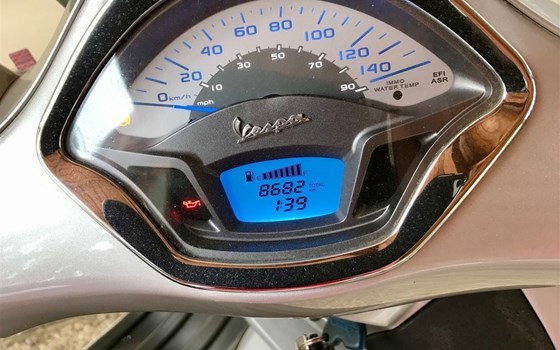 Gebrauchtmotorrad Vespa GTS 300 i.e. 70. Anniversary - Bild 8