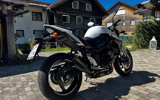 Gebrauchtmotorrad Suzuki GSR 750 - Bild 4 Gebrauchtmotorrad Suzuki GSR 750 - Bild 4