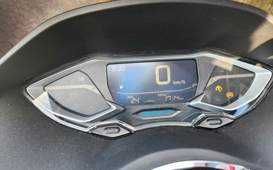 Gebrauchtmotorrad Honda PCX125 DX - Bild 7