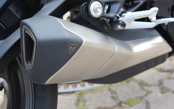 Gebrauchtmotorrad Triumph Street Triple 765 RS - Bild 11