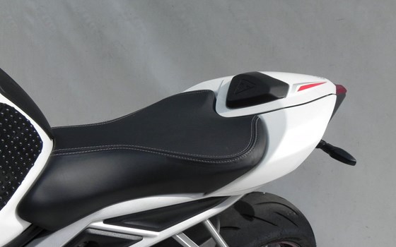 Gebrauchtmotorrad Triumph Street Triple RS - Bild 12