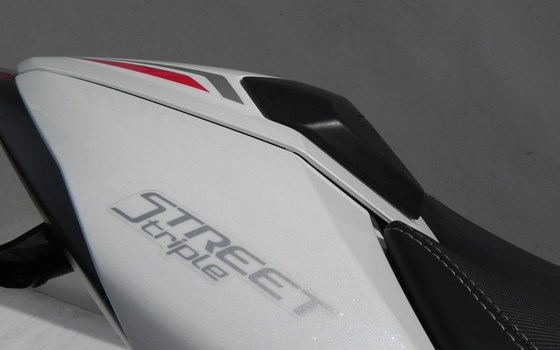 Gebrauchtmotorrad Triumph Street Triple RS - Bild 23