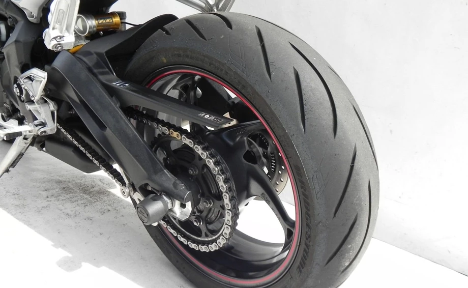 Angebot Triumph Street Triple RS Bild 4: Angebot Triumph Street Triple RS