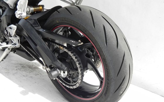 Gebrauchtmotorrad Triumph Street Triple RS - Bild 4