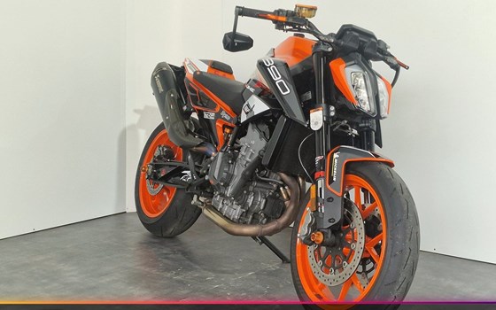 Gebrauchtmotorrad KTM 890 Duke GP - Bild 1 Gebrauchtmotorrad KTM 890 Duke GP - Bild 1
