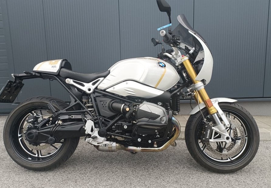 BMW R nineT (Option 719 mineral-weiss met. / aurum)