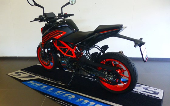 Motorrad Occasion KTM 125 Duke - Bild 4