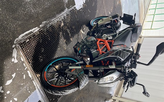 Gebrauchtmotorrad KTM 125 Duke - Bild 1 Gebrauchtmotorrad KTM 125 Duke - Bild 1