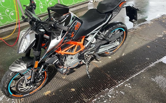Gebrauchtmotorrad KTM 125 Duke - Bild 4 Gebrauchtmotorrad KTM 125 Duke - Bild 4