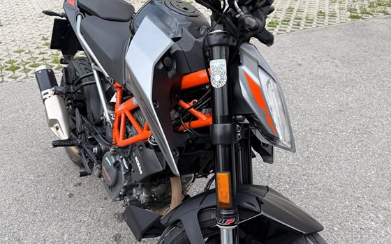Gebrauchtmotorrad KTM 125 Duke - Bild 3 Gebrauchtmotorrad KTM 125 Duke - Bild 3