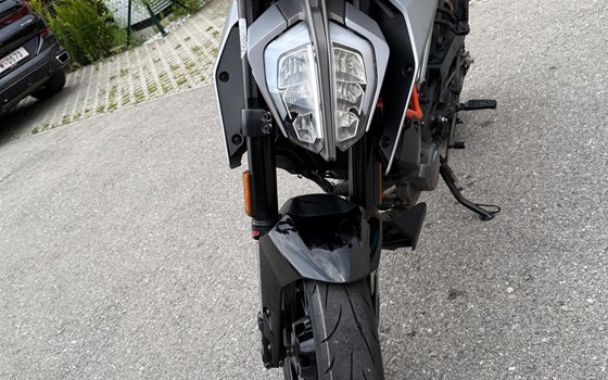 Gebrauchtmotorrad KTM 125 Duke - Bild 4 Gebrauchtmotorrad KTM 125 Duke - Bild 4