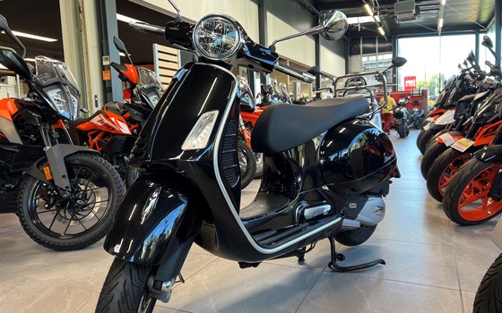 Gebrauchtmotorrad Vespa GTS 125 Super Tech - Bild 1 Gebrauchtmotorrad Vespa GTS 125 Super Tech - Bild 1