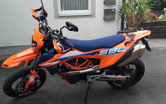 Gebrauchtmotorrad KTM 690 SMC R - Bild 1 Gebrauchtmotorrad KTM 690 SMC R - Bild 1