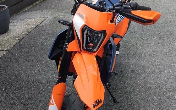 Gebrauchtmotorrad KTM 690 SMC R - Bild 3 Gebrauchtmotorrad KTM 690 SMC R - Bild 3