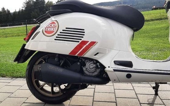 Gebrauchtmotorrad Vespa GTS 300 HPE Racing Sixties - Bild 10 Gebrauchtmotorrad Vespa GTS 300 HPE Racing Sixties - Bild 10