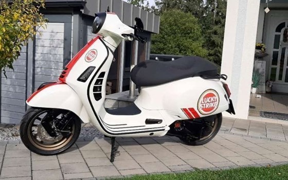 Gebrauchtmotorrad Vespa GTS 300 HPE Racing Sixties - Bild 3 Gebrauchtmotorrad Vespa GTS 300 HPE Racing Sixties - Bild 3