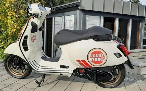 Gebrauchtmotorrad Vespa GTS 300 HPE Racing Sixties - Bild 6 Gebrauchtmotorrad Vespa GTS 300 HPE Racing Sixties - Bild 6