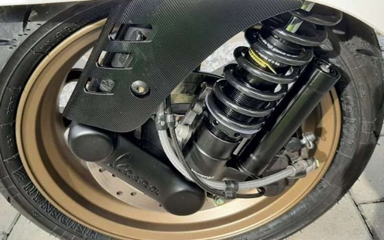 Gebrauchtmotorrad Vespa GTS 300 HPE Racing Sixties - Bild 9 Gebrauchtmotorrad Vespa GTS 300 HPE Racing Sixties - Bild 9