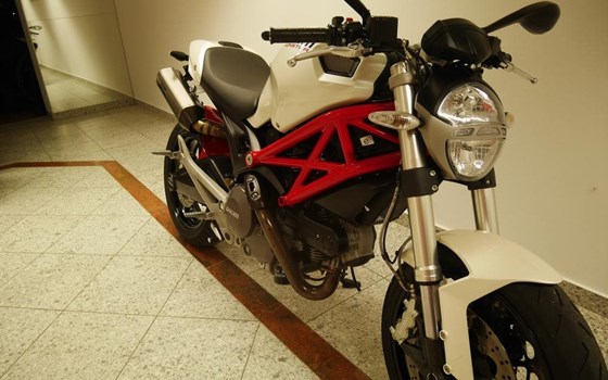 Gebrauchtmotorrad Ducati Monster 696 - Bild 2 Gebrauchtmotorrad Ducati Monster 696 - Bild 2