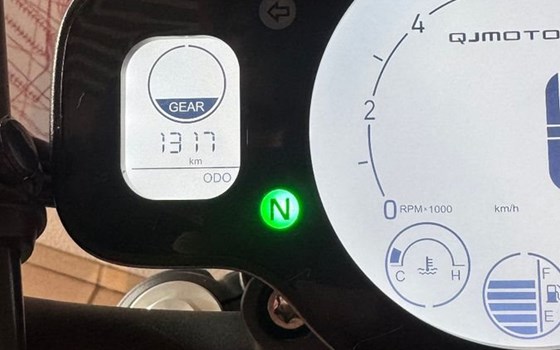 Gebrauchtmotorrad QJ Motor SRV 550 ST - Bild 7