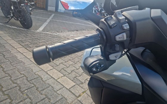 Gebrauchtmotorrad Honda Forza 350 - Bild 11