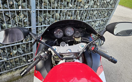 Gebrauchtmotorrad Yamaha YZF 1000 R Thunderace - Bild 2 Gebrauchtmotorrad Yamaha YZF 1000 R Thunderace - Bild 2