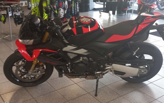 Gebrauchtmotorrad Aprilia Tuono V4 1100 Factory - Bild 1 Gebrauchtmotorrad Aprilia Tuono V4 1100 Factory - Bild 1