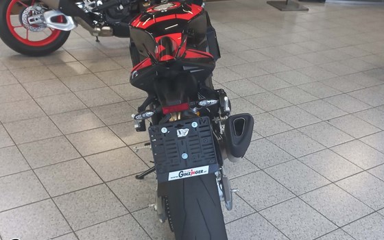Gebrauchtmotorrad Aprilia Tuono V4 1100 Factory - Bild 2 Gebrauchtmotorrad Aprilia Tuono V4 1100 Factory - Bild 2