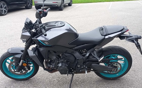 Gebrauchtmotorrad Yamaha MT-09 Y-AMT - Bild 1 Gebrauchtmotorrad Yamaha MT-09 Y-AMT - Bild 1