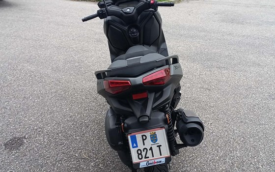 Gebrauchtmotorrad Yamaha XMAX 300 - Bild 2 Gebrauchtmotorrad Yamaha XMAX 300 - Bild 2