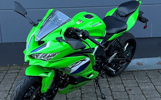 Neufahrzeug Kawasaki Ninja ZX-4RR - Bild 4