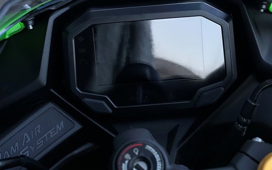 Neufahrzeug Kawasaki Ninja ZX-4RR - Bild 6