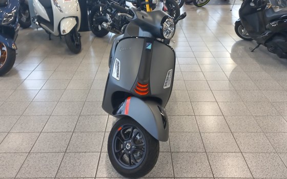 Gebrauchtmotorrad Vespa GTS 125 Super - Bild 2 Gebrauchtmotorrad Vespa GTS 125 Super - Bild 2