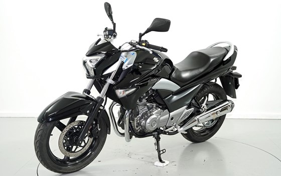 Motorrad Occasion Suzuki GW250 Inazuma - Bild 3