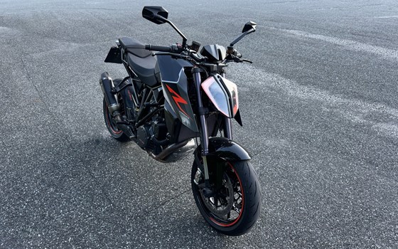 Gebrauchtmotorrad KTM 1290 Super Duke R - Bild 11 Gebrauchtmotorrad KTM 1290 Super Duke R - Bild 11