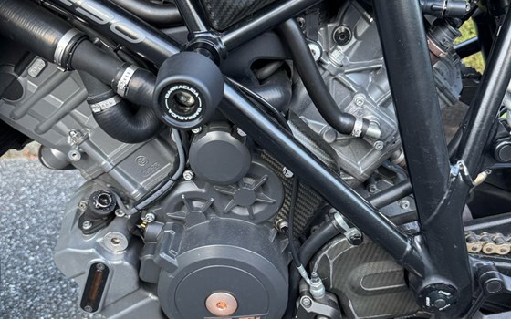 Gebrauchtmotorrad KTM 1290 Super Duke R - Bild 8 Gebrauchtmotorrad KTM 1290 Super Duke R - Bild 8