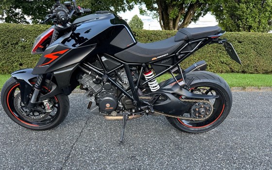 Gebrauchtmotorrad KTM 1290 Super Duke R - Bild 3 Gebrauchtmotorrad KTM 1290 Super Duke R - Bild 3